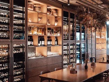 How Glass Wine Cellars Turn Valuable Collections into Architectural Features
